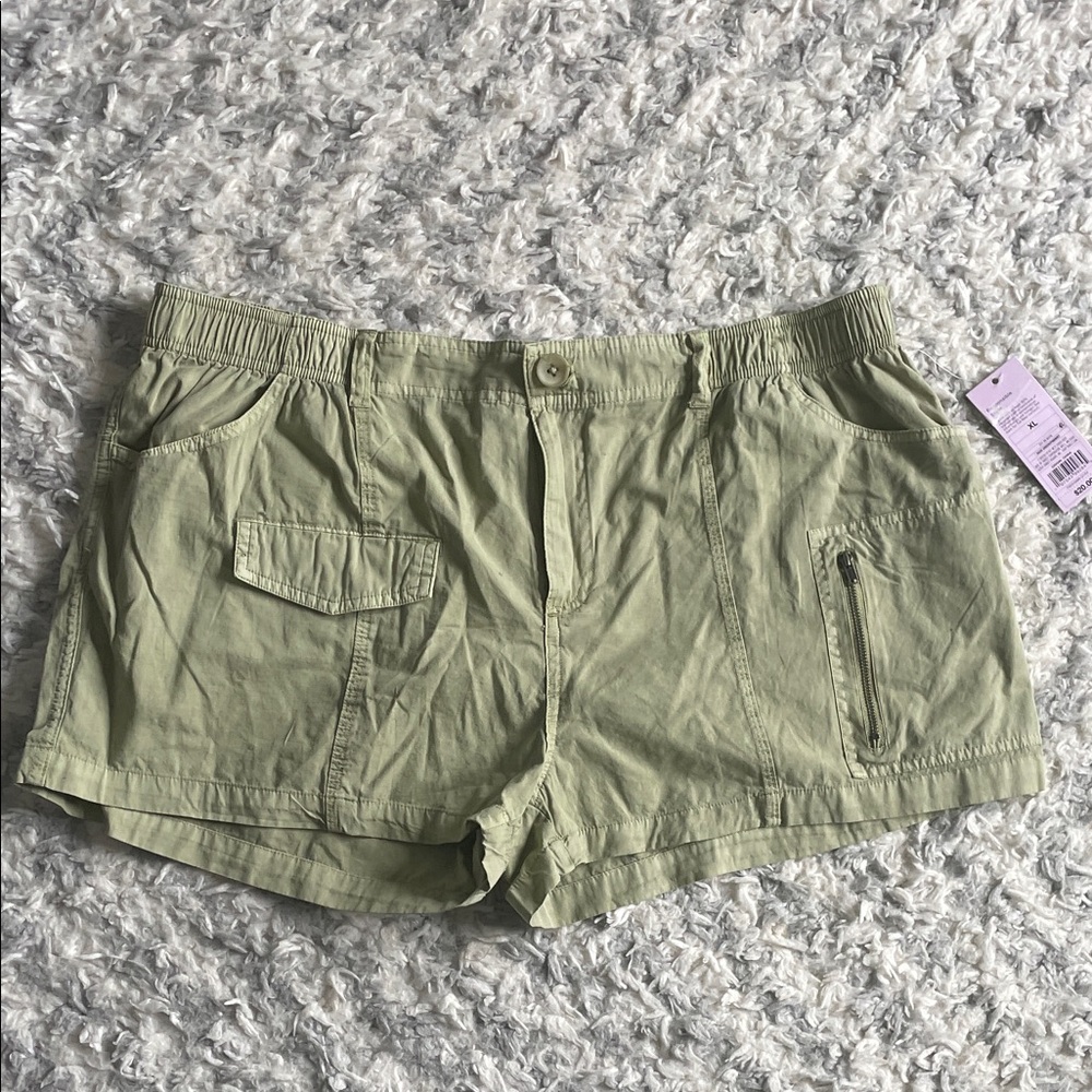 NWT Light Green Cargo Shorts